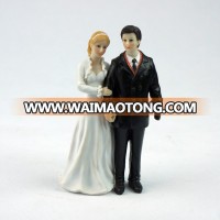 Wholesale Happiness Bride and Groom Couple Figurine Resin Wedding Cake Topper